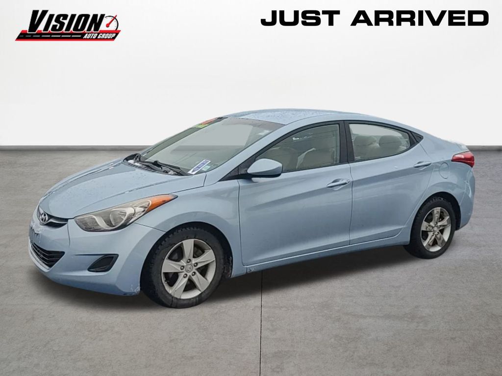 2011 Hyundai Elantra GLS's photo