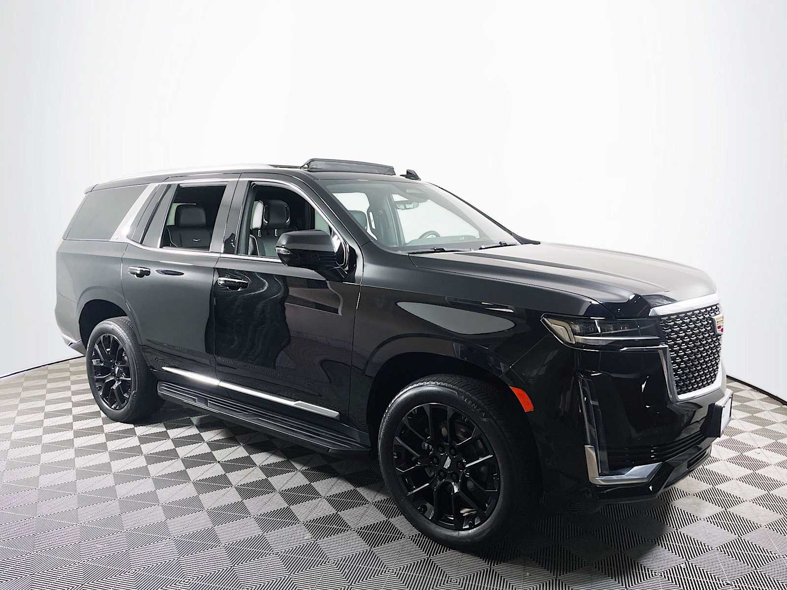 2022 Cadillac Escalade Premium Luxury photo 3