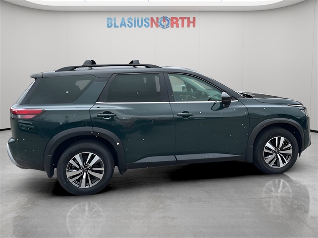 2023 Nissan Pathfinder SL photo 4