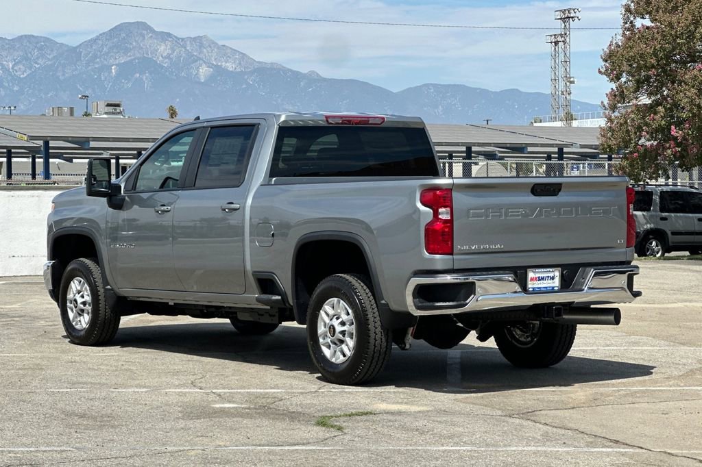 2025 Chevrolet Silverado 2500HD LT photo 5
