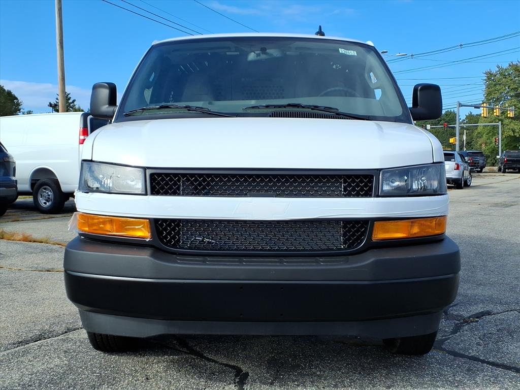 2025 Chevrolet Express Cargo 3500 photo 10