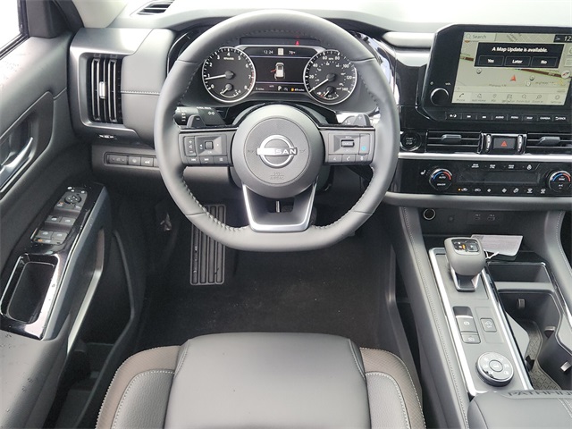 2025 Nissan Pathfinder SL photo 8