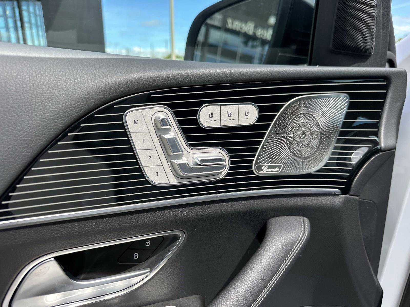 2026 Mercedes Benz GLS 450 4MATIC photo 18