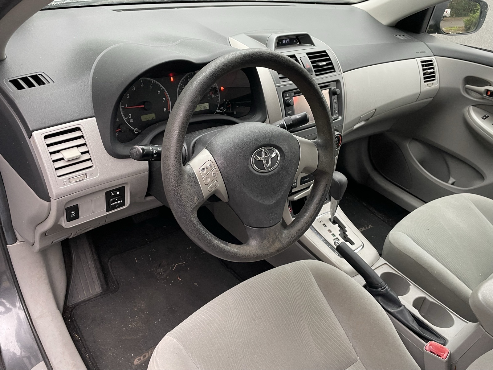 2013 Toyota Corolla LE photo 15