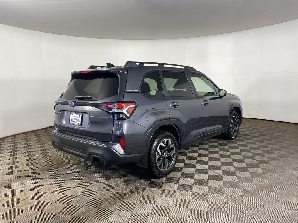 2025 Subaru Forester Premium photo 3