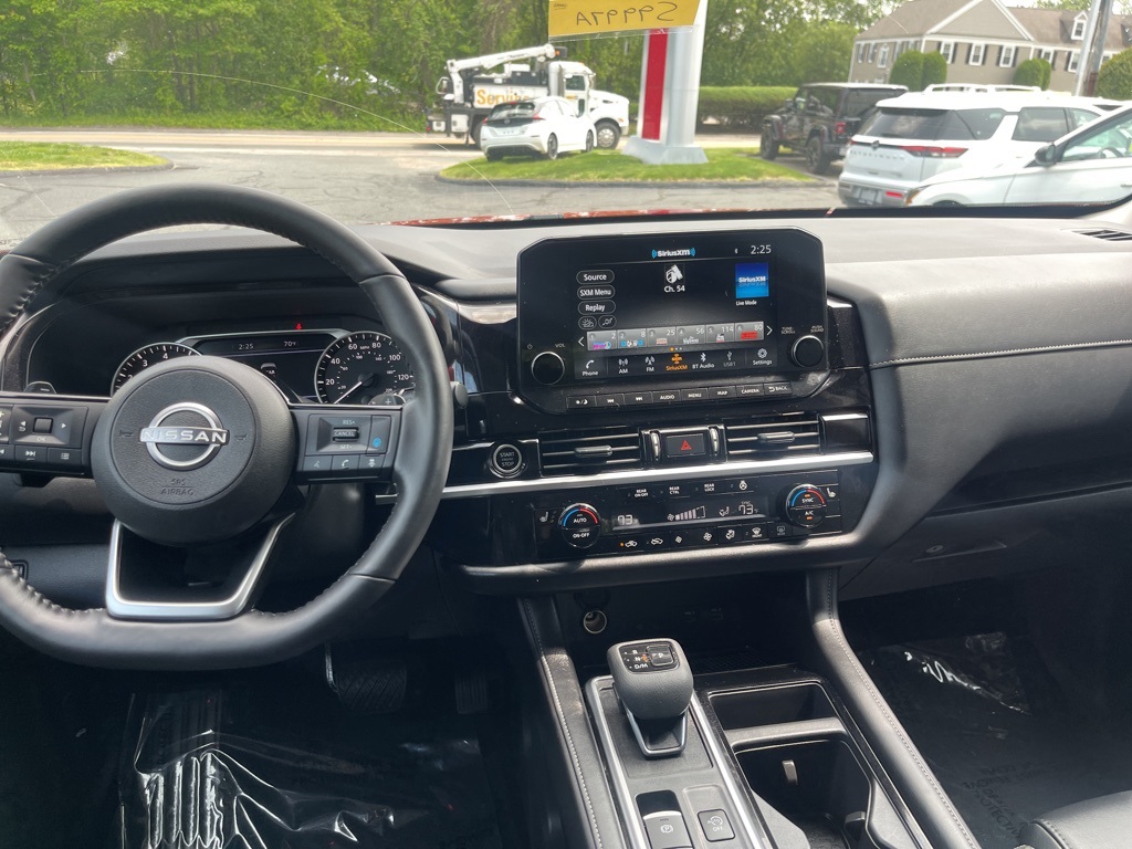 2024 Nissan Pathfinder SL photo 10