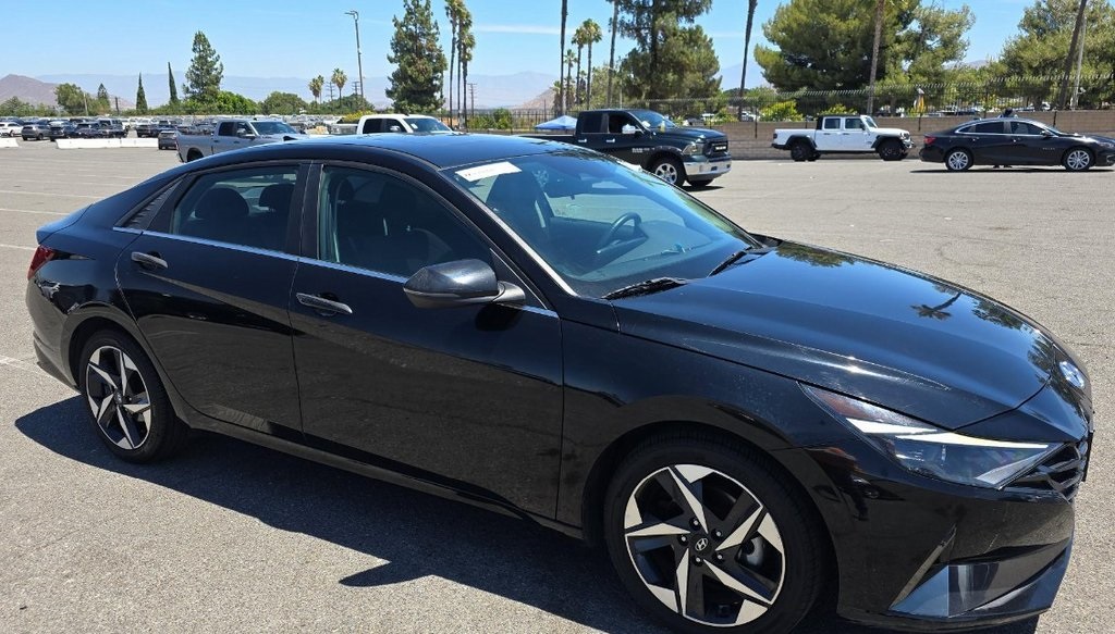 2021 Hyundai Elantra SEL photo 3