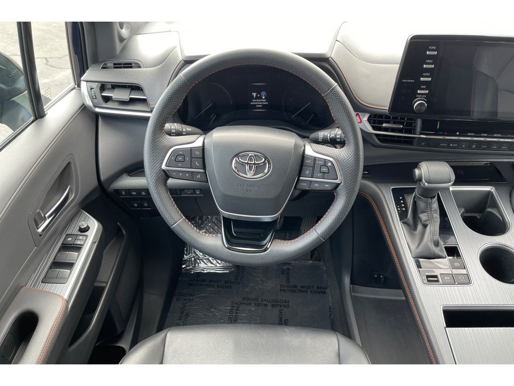 2022 Toyota Sienna XSE photo 15