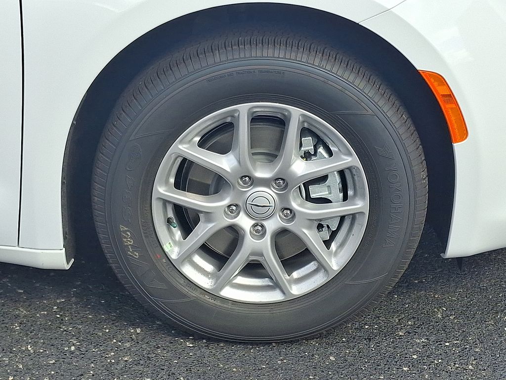 2026 Chrysler Voyager LX photo 8