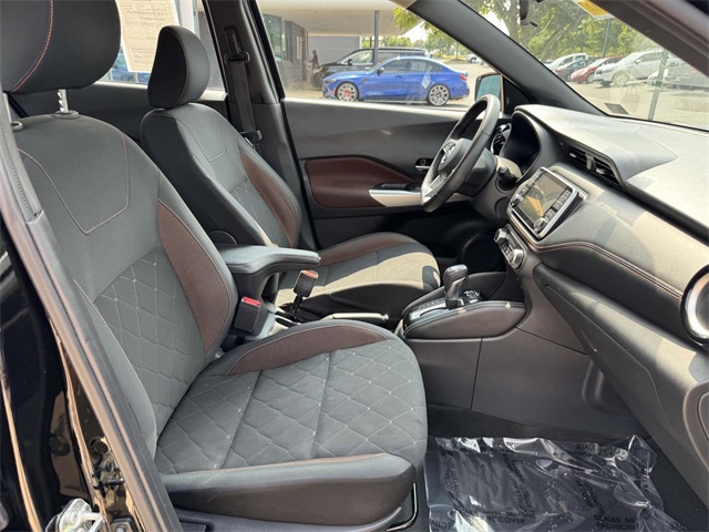 2019 Nissan Kicks SR photo 15