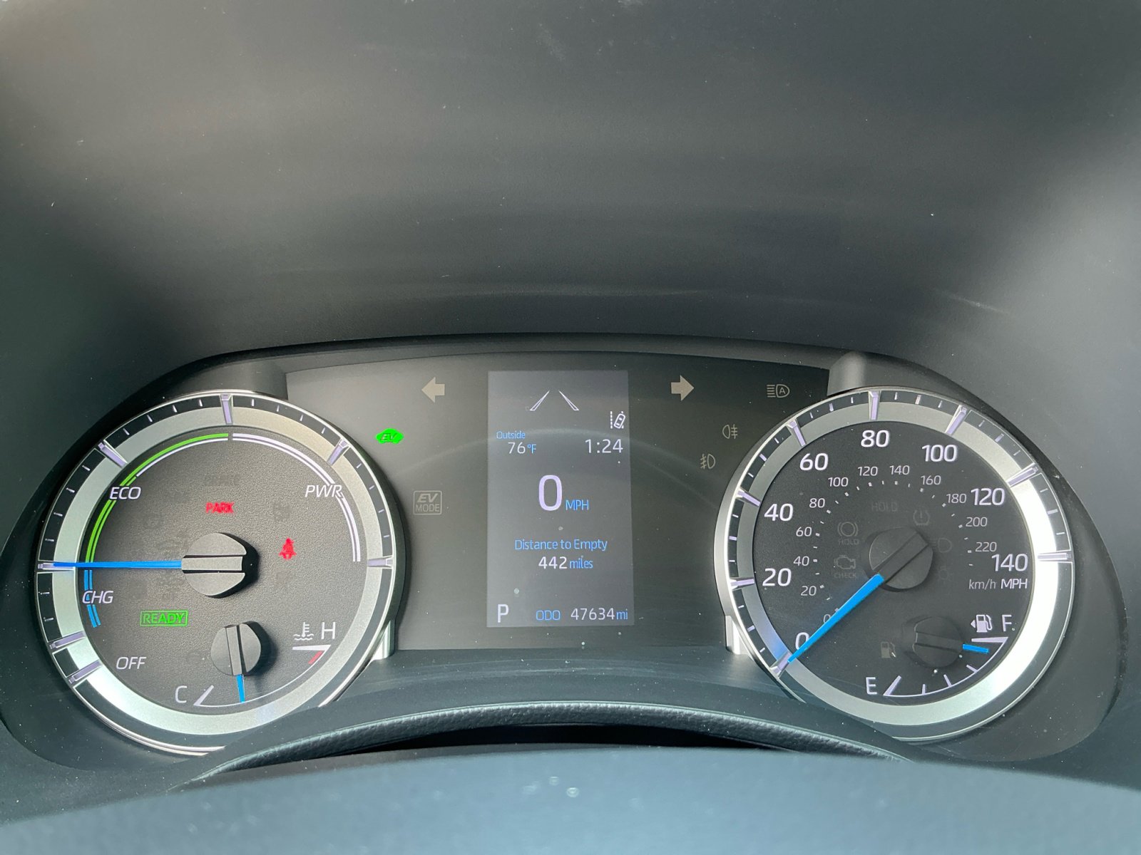 2020 Toyota Highlander LE photo 17