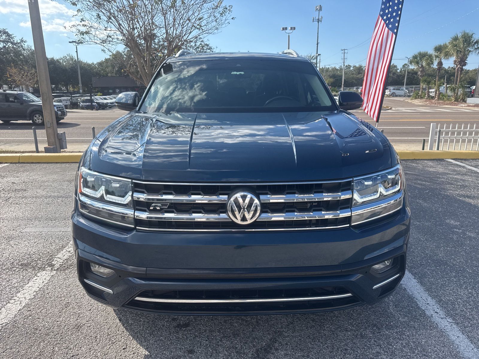 2019 Volkswagen Atlas V6 SE photo 2