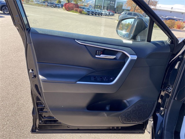 2023 Toyota RAV4 XLE photo 3