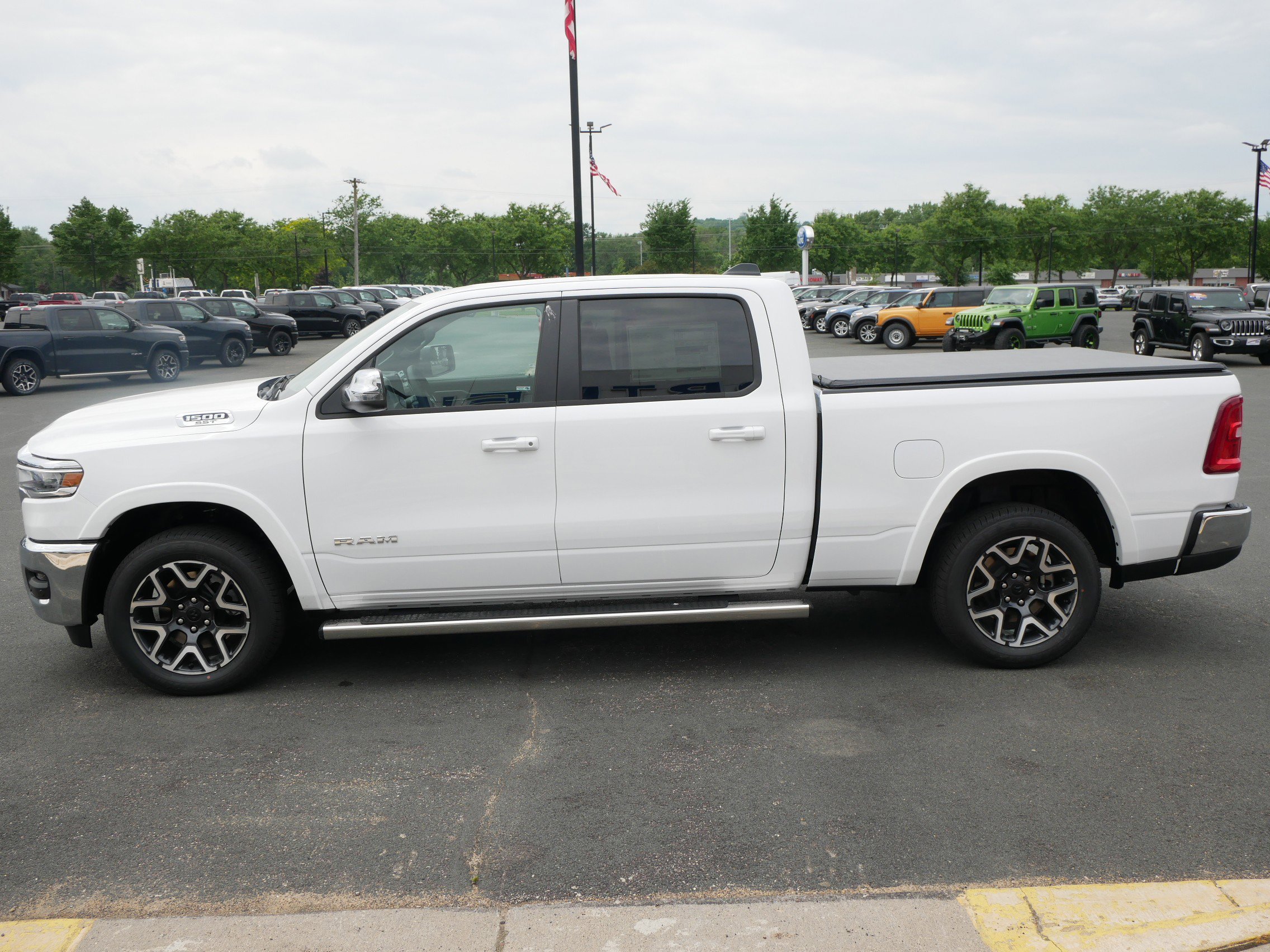 2025 Ram 1500 Laramie photo 3