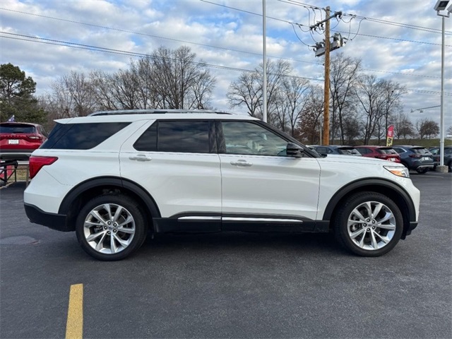2023 Ford Explorer Platinum's photo
