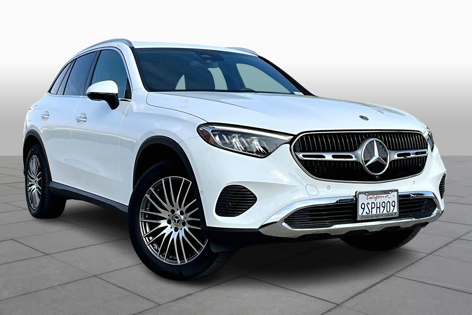 2025 Mercedes Benz GLC 300 photo 2