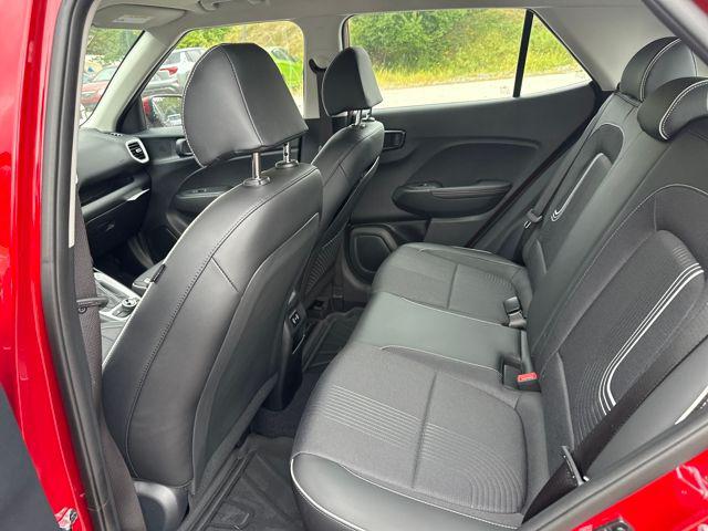 2025 Hyundai Venue Limited photo 4