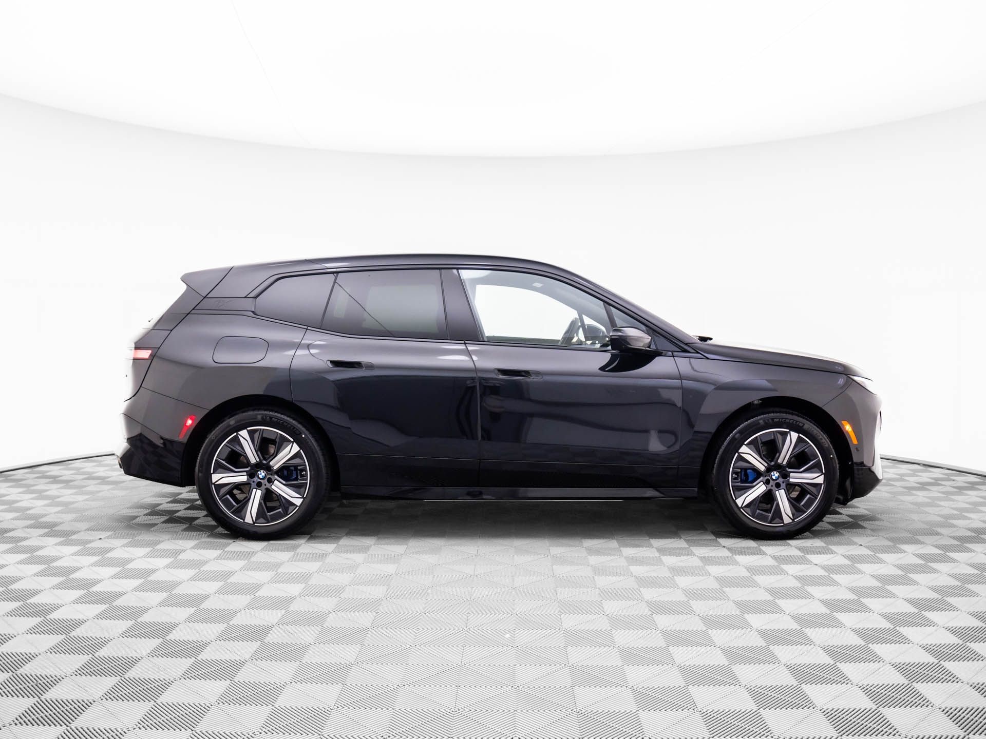 2025 Bmw iX photo 3