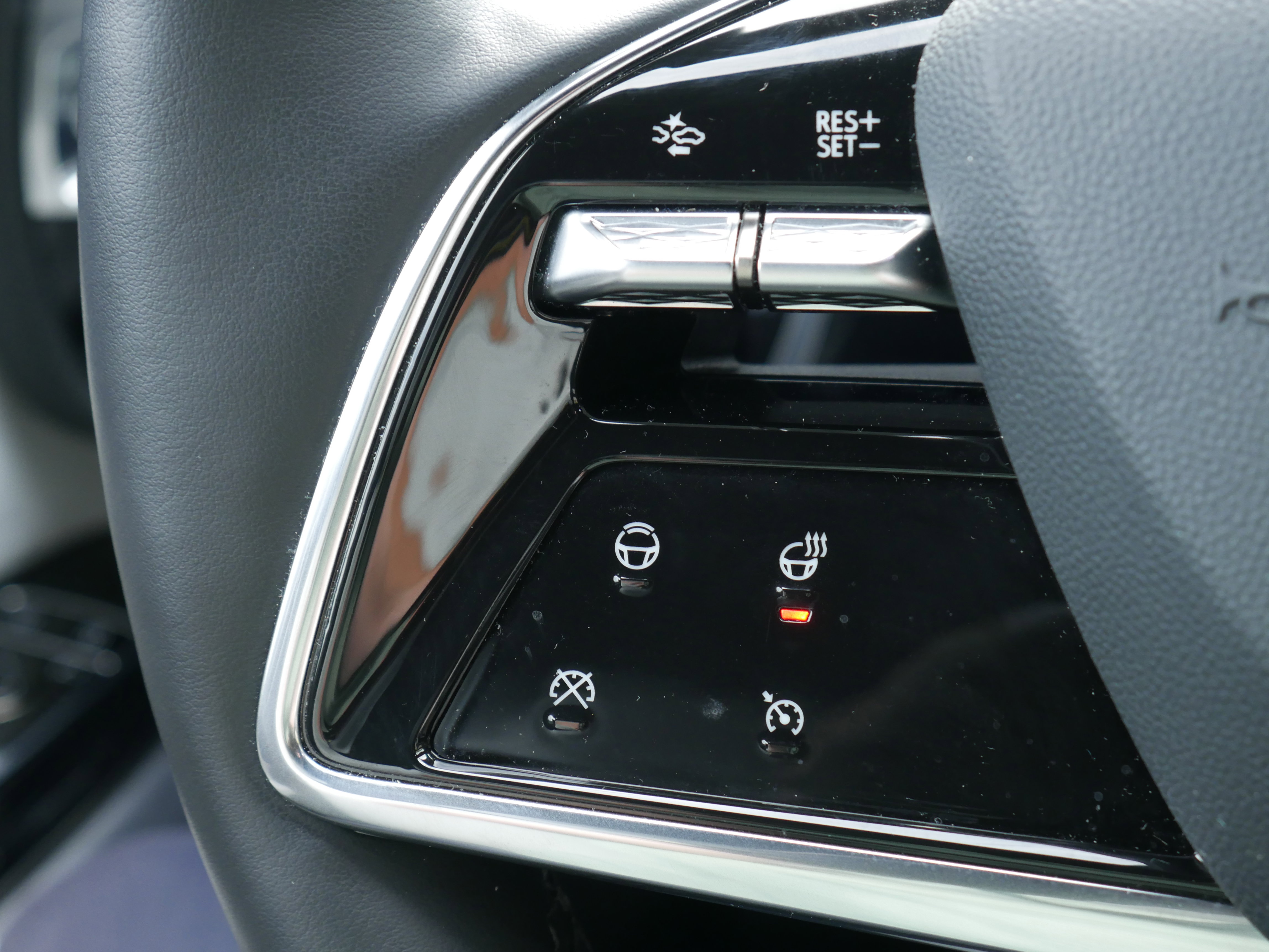 2024 Cadillac Lyriq Luxury photo 8