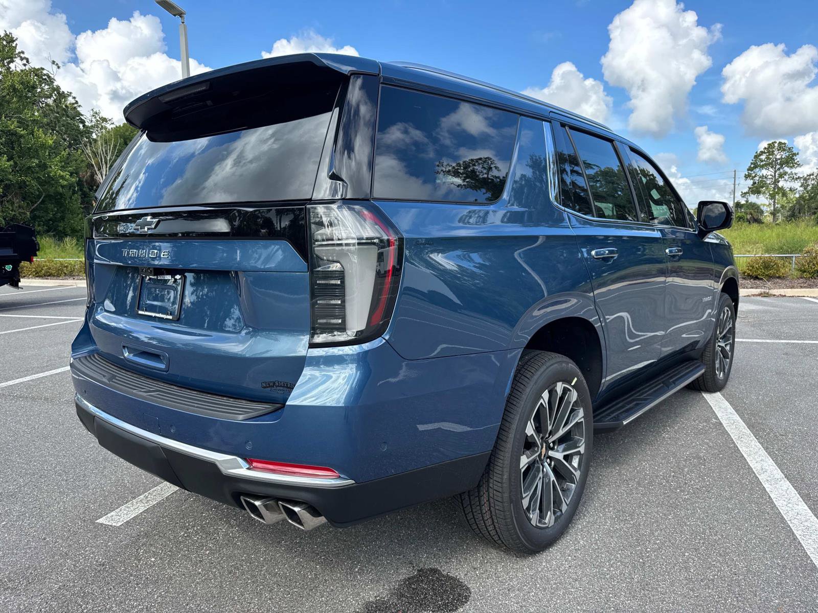 2025 Chevrolet Tahoe High Country photo 2