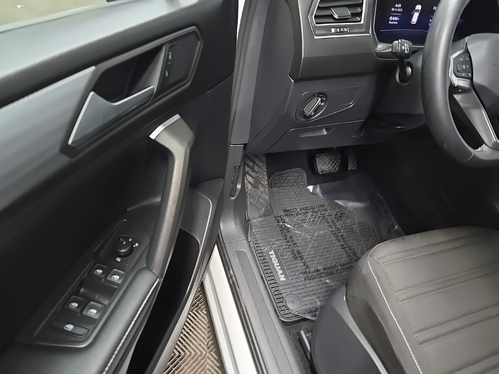 2022 Volkswagen Tiguan S photo 27