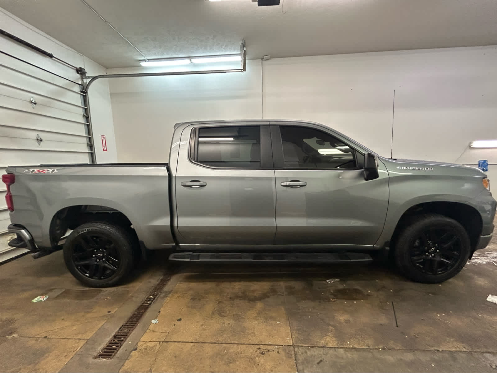2024 Chevrolet Silverado 1500 RST photo 2