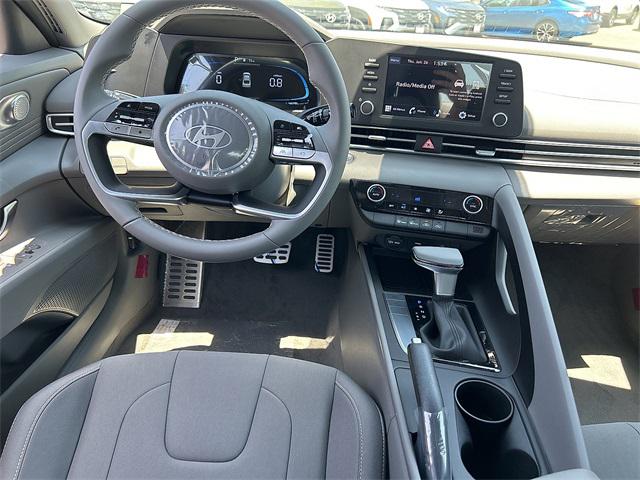 2025 Hyundai Elantra SEL Sport photo 8