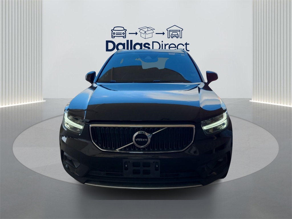 2021 Volvo XC40 Momentum photo 3