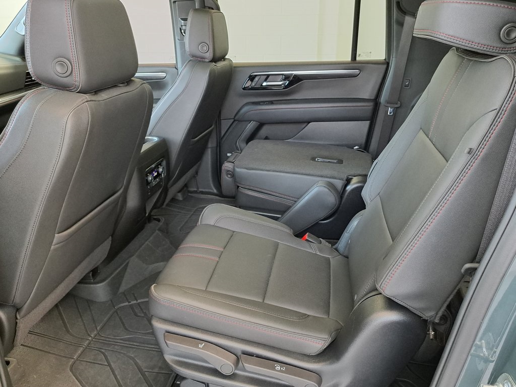 2025 Chevrolet Suburban RST photo 24