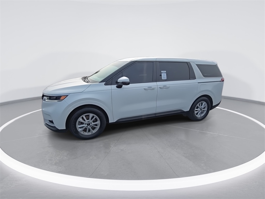 2024 Kia Carnival LX photo 4