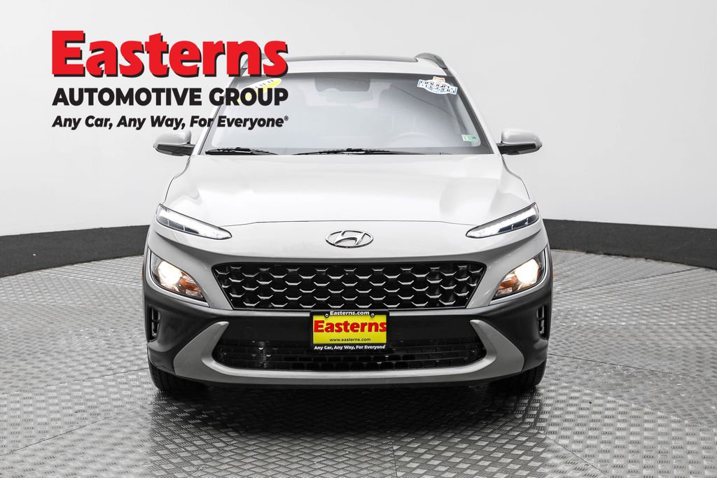 2022 Hyundai Kona SEL photo 2