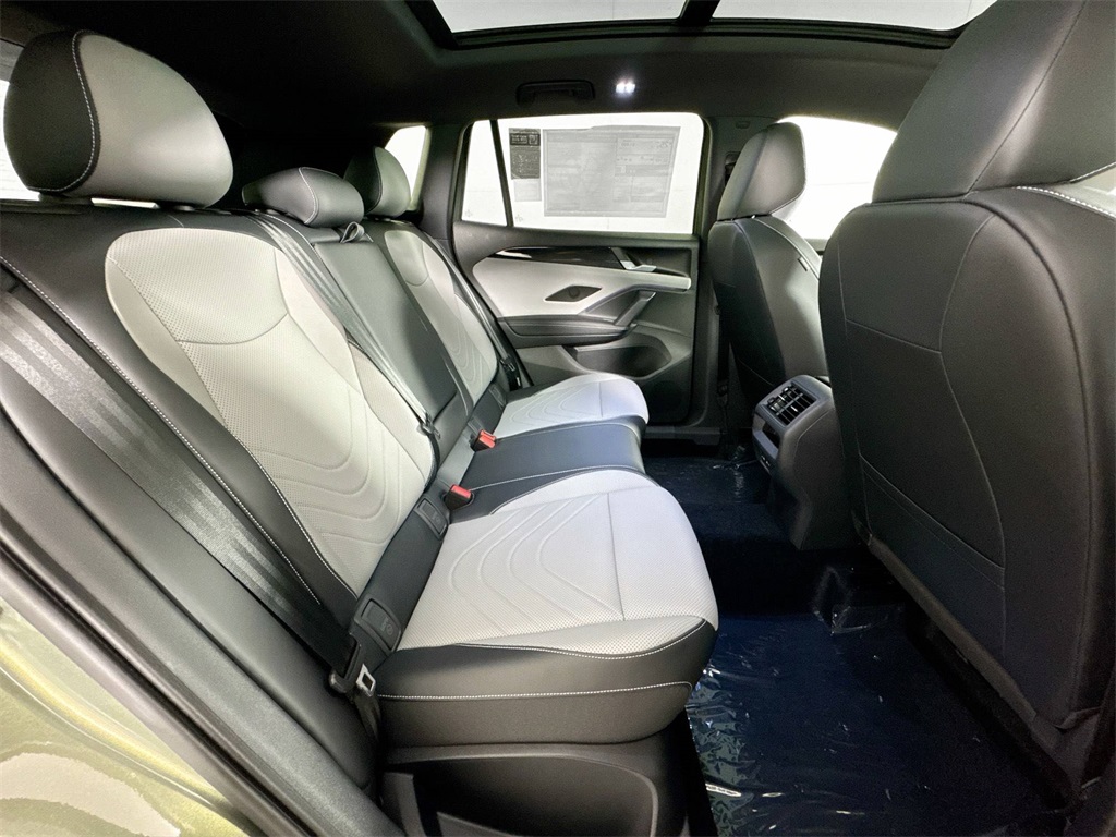 2025 Volkswagen Tiguan SE R-Line Black photo 17
