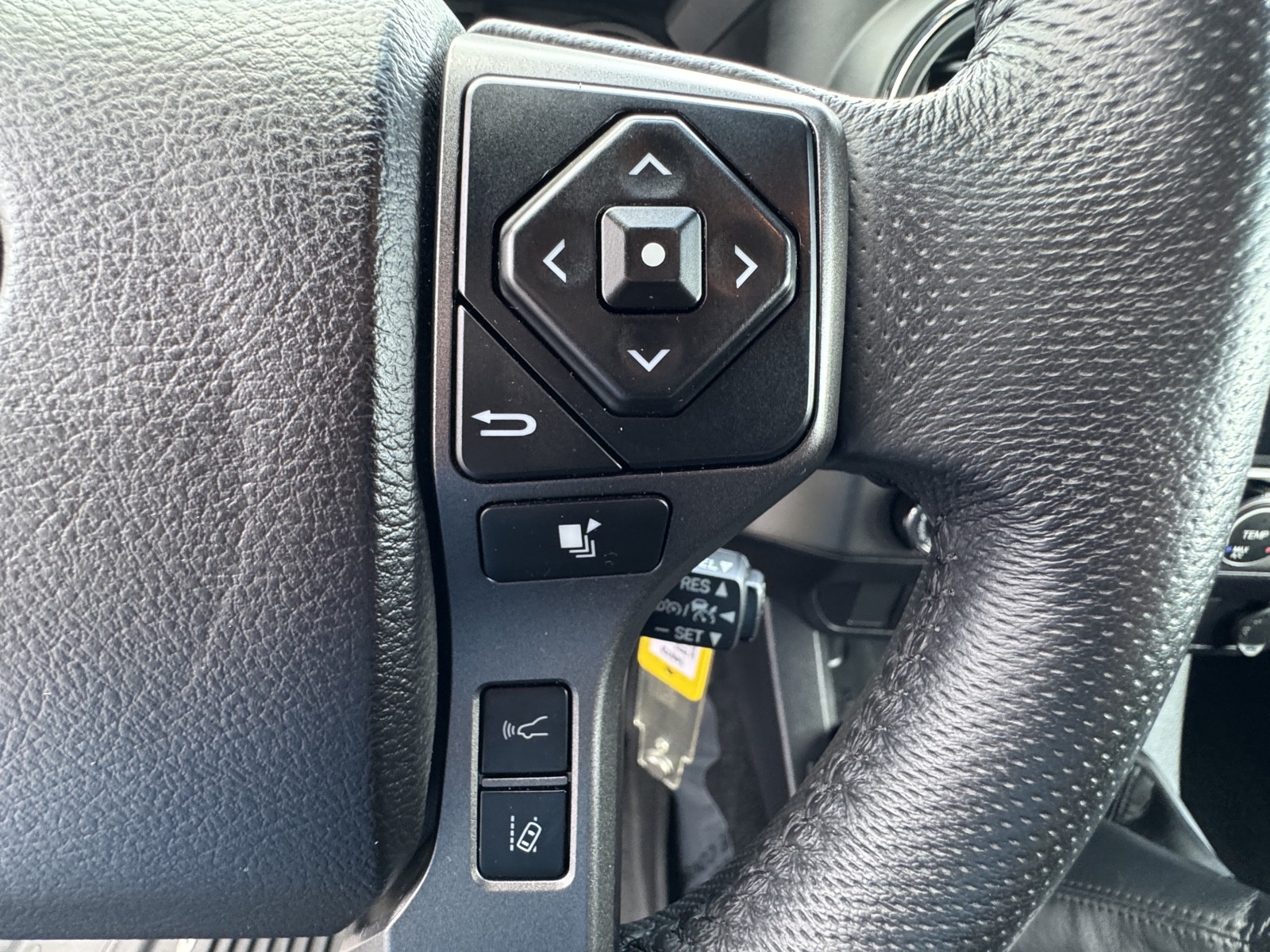 2020 Toyota Tacoma TRD SR5 photo 18