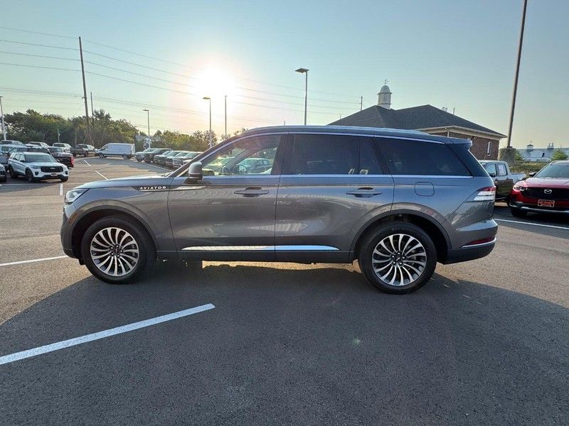 2022 Lincoln Aviator Standard photo 6