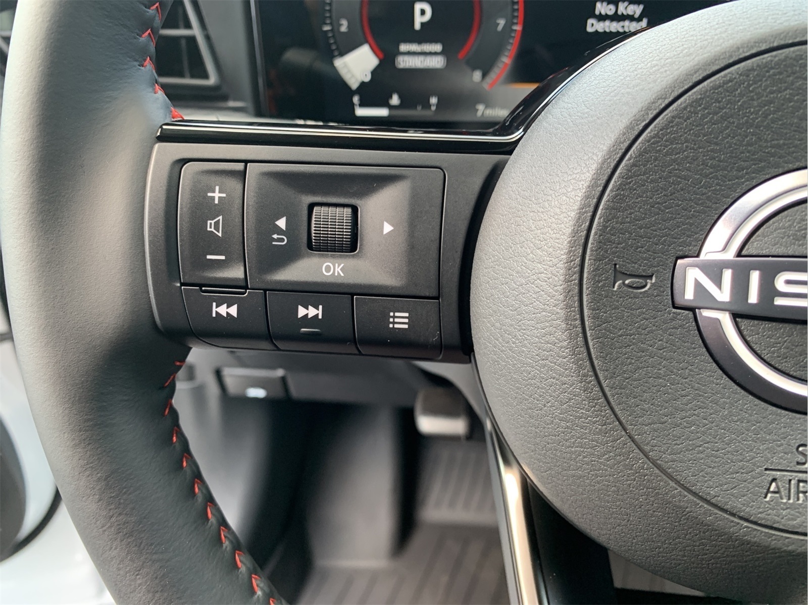 2025 Nissan Kicks SR photo 15