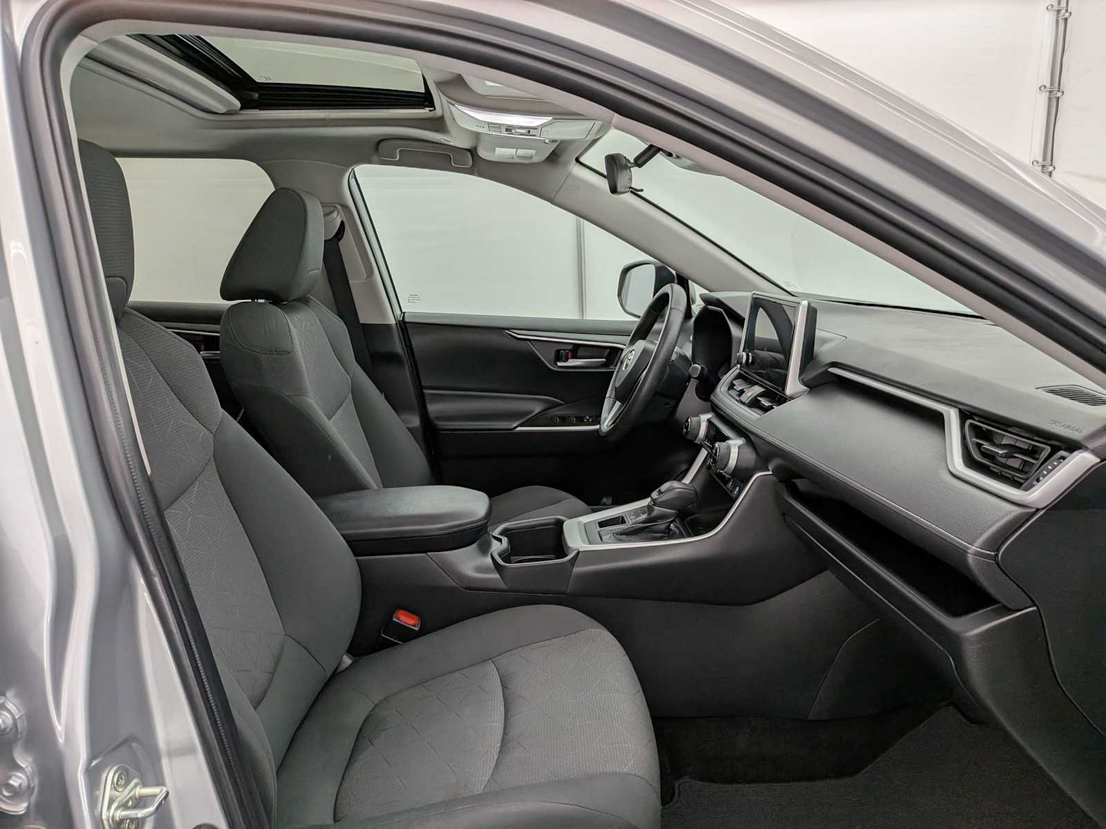 2023 Toyota RAV4 XLE photo 18
