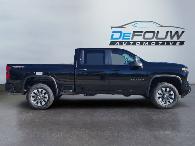 2026 Chevrolet Silverado 2500HD Custom photo 2