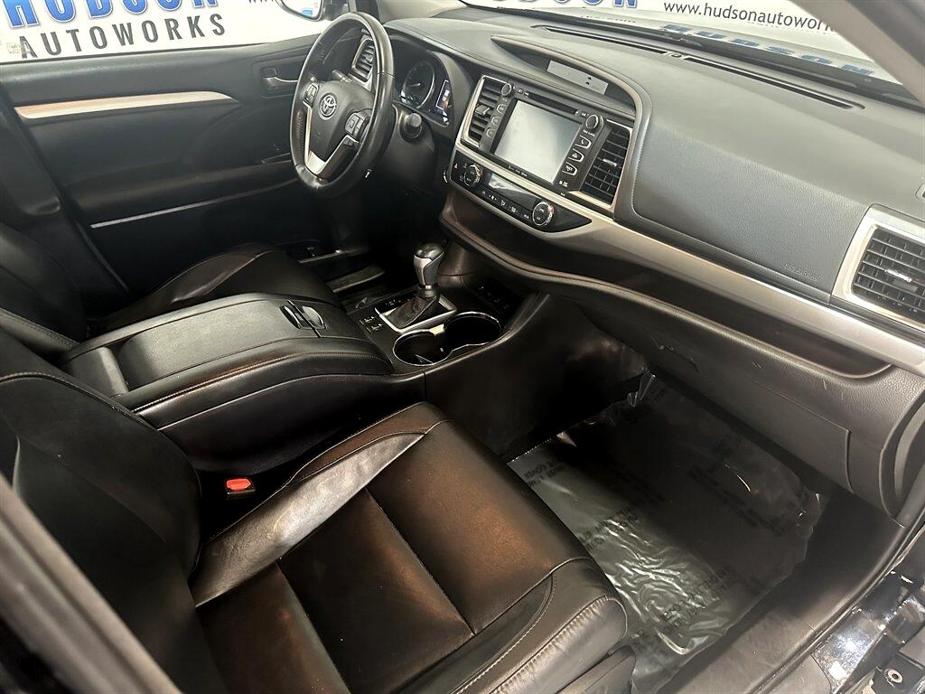 2018 Toyota Highlander XLE photo 30