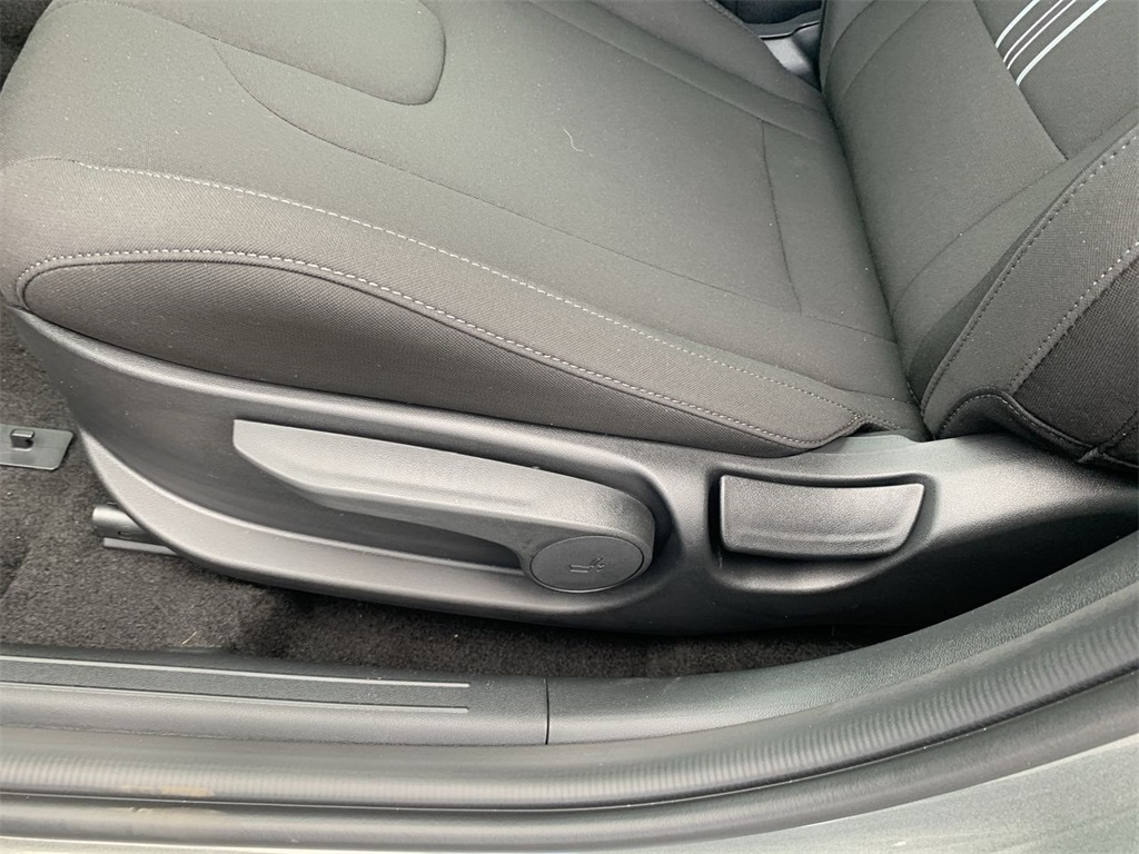 2025 Hyundai Elantra SEL Convenience photo 12