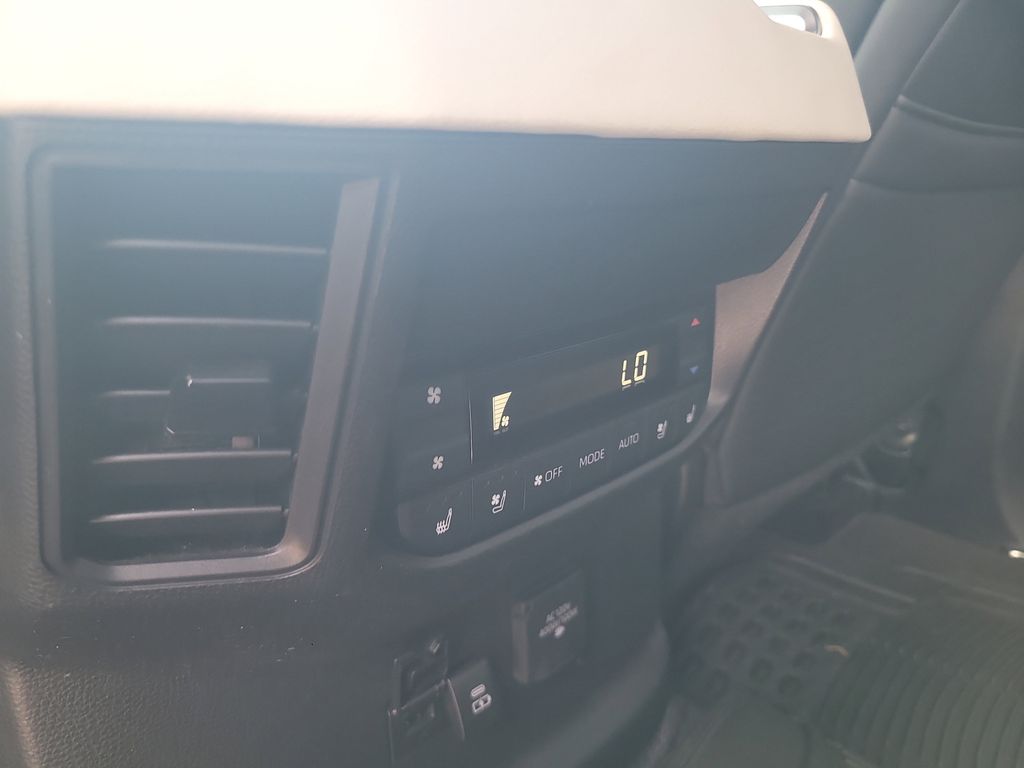 2024 Toyota Sequoia Capstone photo 24