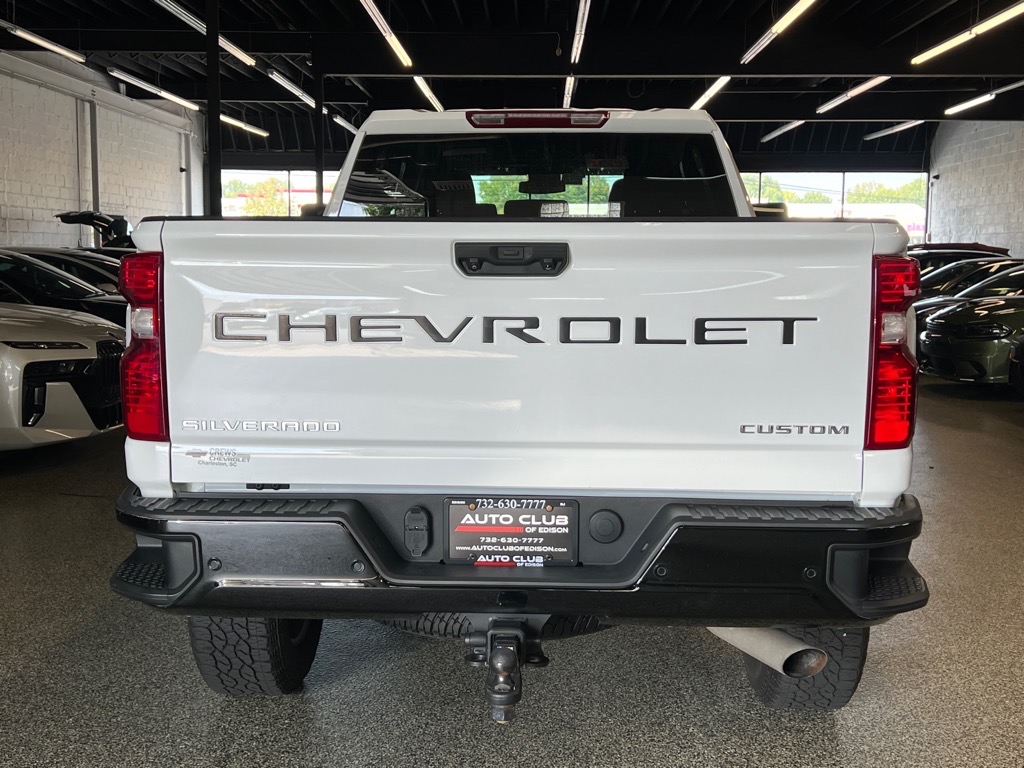 2024 Chevrolet Silverado 2500HD Custom photo 3