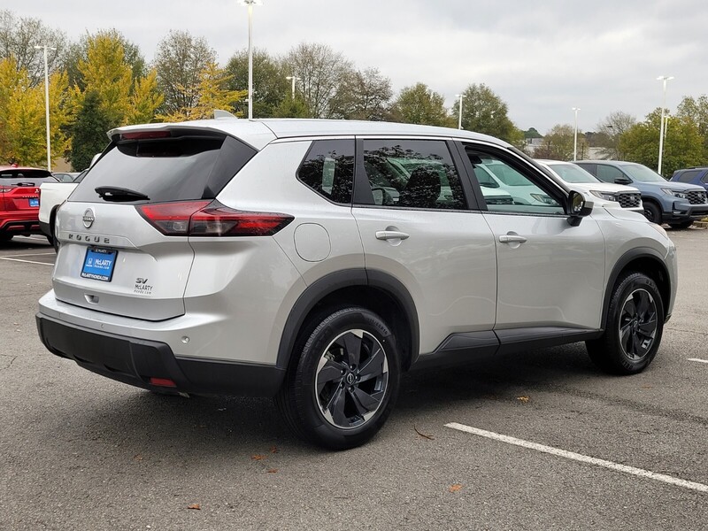 2024 Nissan Rogue SV photo 2
