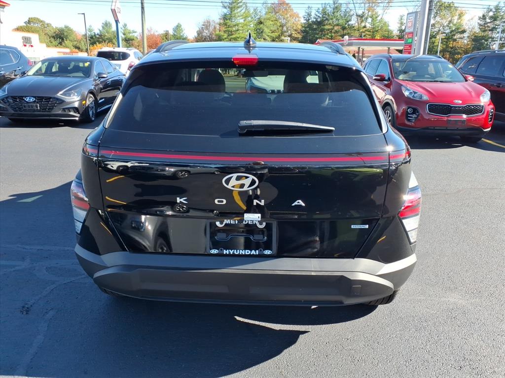 2025 Hyundai Kona SEL photo 4