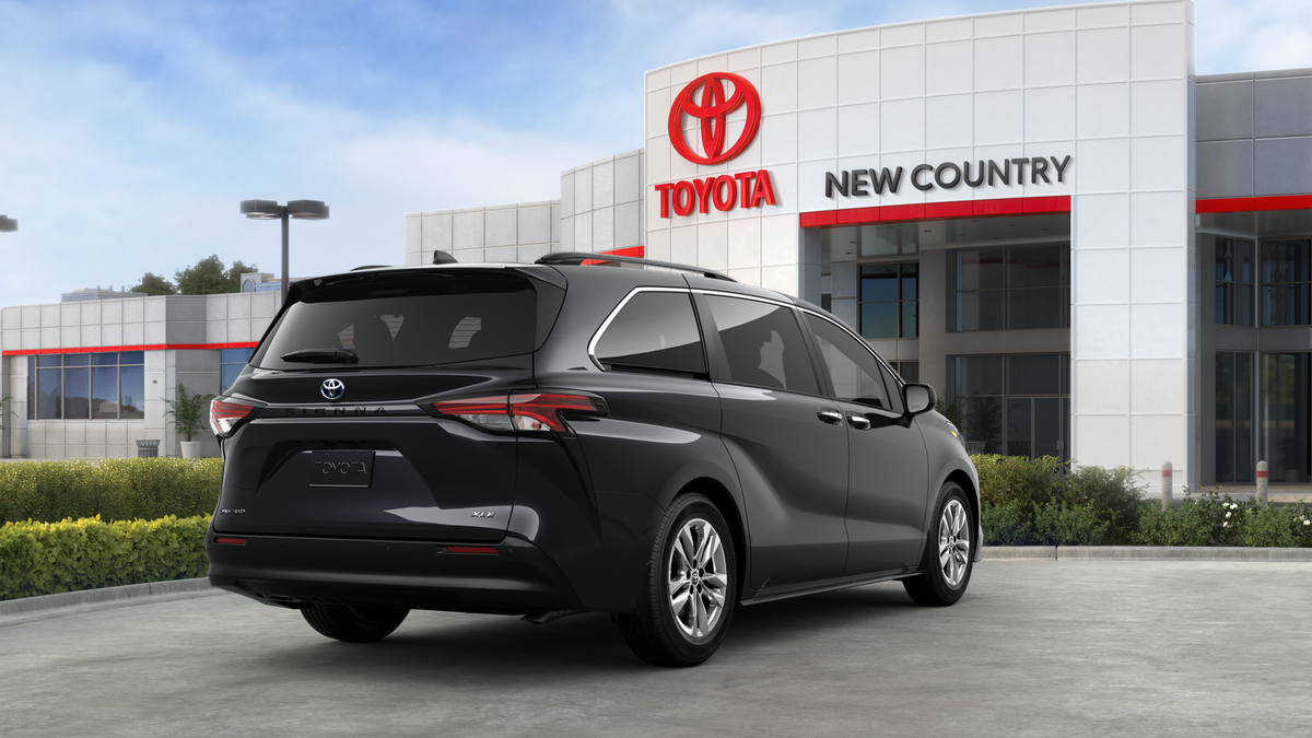 2025 Toyota Sienna XLE photo 9