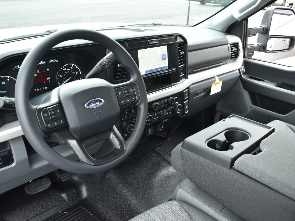 2025 Ford F-250 XLT photo 4