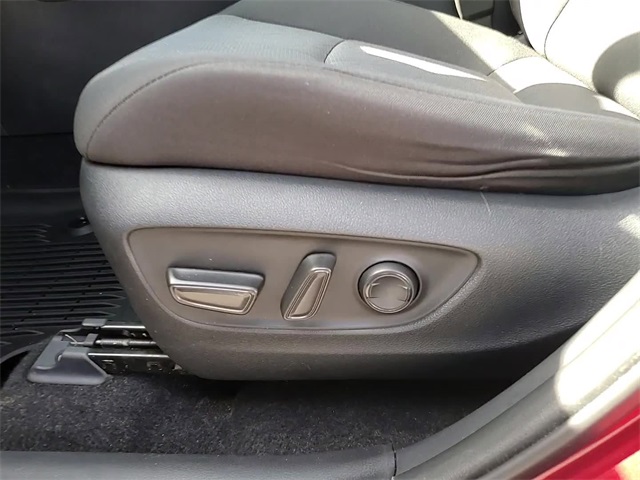2021 Toyota RAV4 XLE photo 12