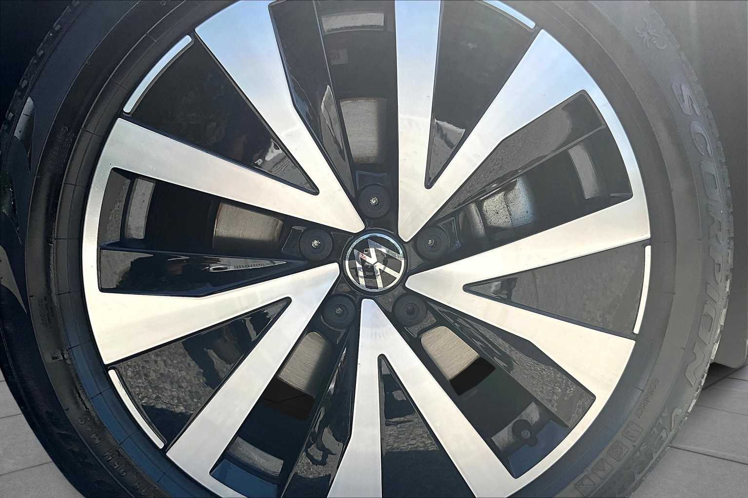 2023 Volkswagen Taos SE photo 9