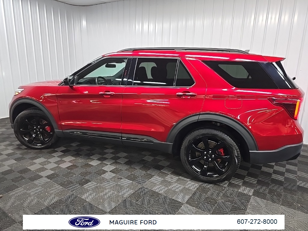 2022 Ford Explorer ST photo 5