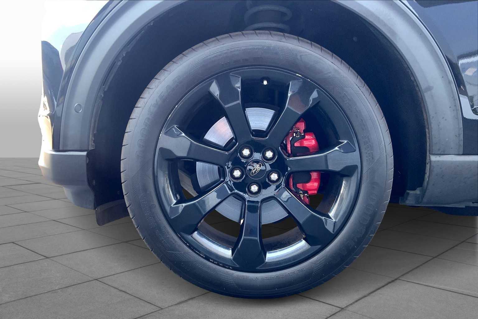 2021 Ford Explorer ST photo 4