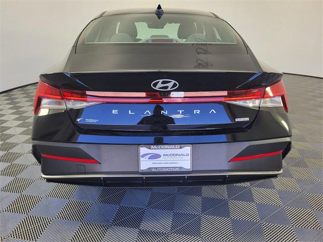 2025 Hyundai Elantra Hybrid Blue photo 18